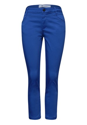Pantalon slim bleu pour femme, avec bouton sur le devant, fermeture éclair et poches latérales, étiquette « Street One » sur la ceinture.