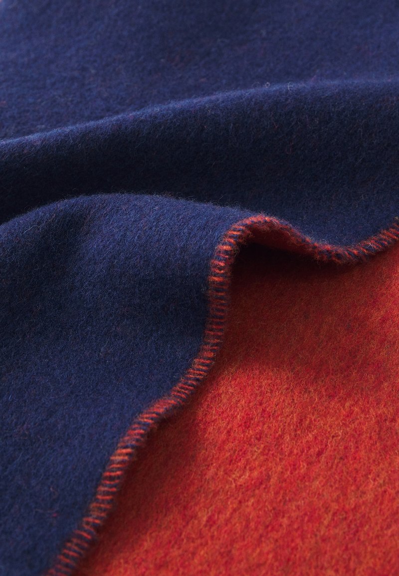 Foulard En Soie VIVIENNE Vintage 86x87 Cm - Bleu Nuit, Occasion En Très Bon état Général