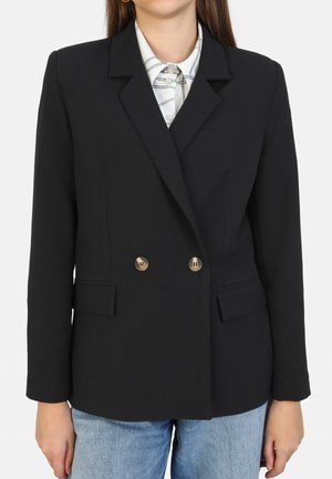 Zwarte dubbelzijdige blazer met geplooide revers, gouden knopen en twee voorzakken, gecombineerd met een wit geruit overhemd.