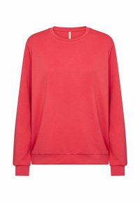 Korallowy sweter z długim rękawem wykonany z miękkiego materiału, z klasycznym okrągłym dekoltem, ściągaczami przy mankietach i luźnym krojem. Bez widocznych wzorów.