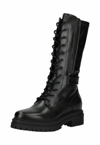 Hohe schwarze Lederkampfstiefel mit dickem Profilsohle und frontaler Schnürung, mit seitlichem Riemendetail.
