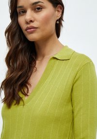 Desires DEANNE 2/4 SLEEVE POLO PULLOVER. - Polo majica - pear green