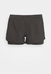 Pantalones cortos deportivos negros con un diseño en capas. Hechos de una tela suave, cuentan con una cinturilla ancha y un forro interior para mayor cobertura.