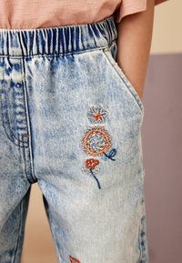 Next JOGGERS STANDARD - Jeans relaxed fit - denim lightwash embellished