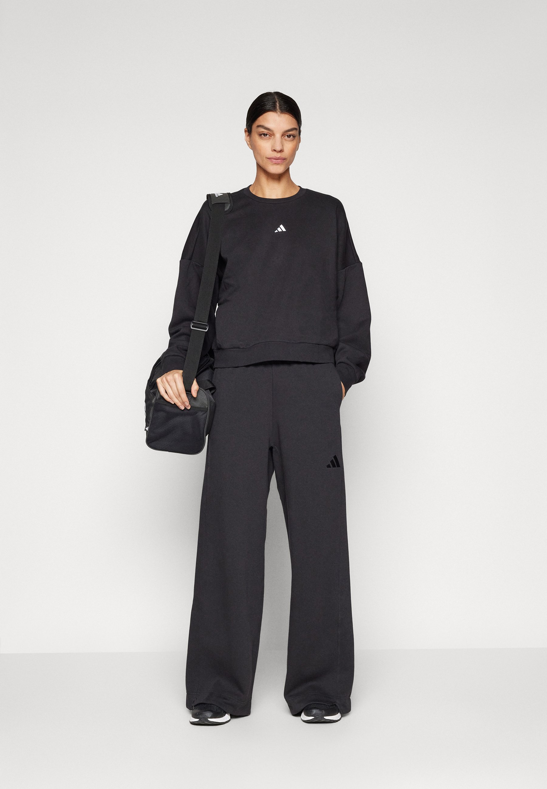 adidas Sportswear ALL SZN FLEECE LOOSE WIDE LEG - Tracksuit