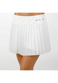 Gonna da tennis bianca plissettata con un ampio elastico in vita e un accento del logo argentato. Realizzata in tessuto leggero e liscio per comfort e libertà di movimento.