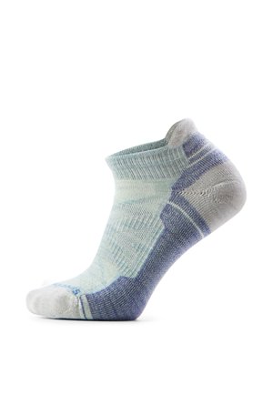 Lavskåret polstret sok i lyseblå og grå med forstærket hæl og tå, designet til komfort og atletisk brug.