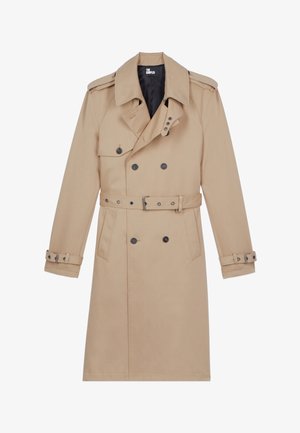 Gabardina beige hecha de tela suave, con un frente de doble botonadura, amplios solapas, cintura ceñida con cinturón y puños abotonados.