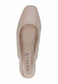Chaussure en cuir rose clair sans lacets avec un bout carré et un dos ouvert. Présente une texture lisse et un logo métallique sur la semelle intérieure.