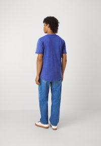 Lee SHAPED TEE - Paprasti marškinėliai - surf blue
