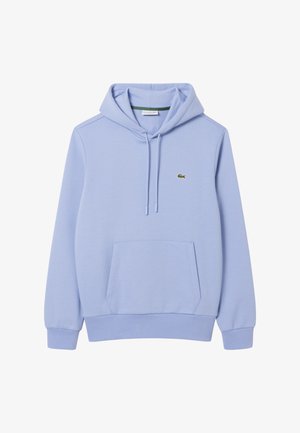 Haut de sweatshirt bleu clair en matériau doux, avec une poche kangourou, un capuchon avec cordon de serrage, et un petit logo vert Lacoste sur la poitrine.