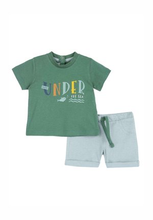 OUTFIT - Shorts - green