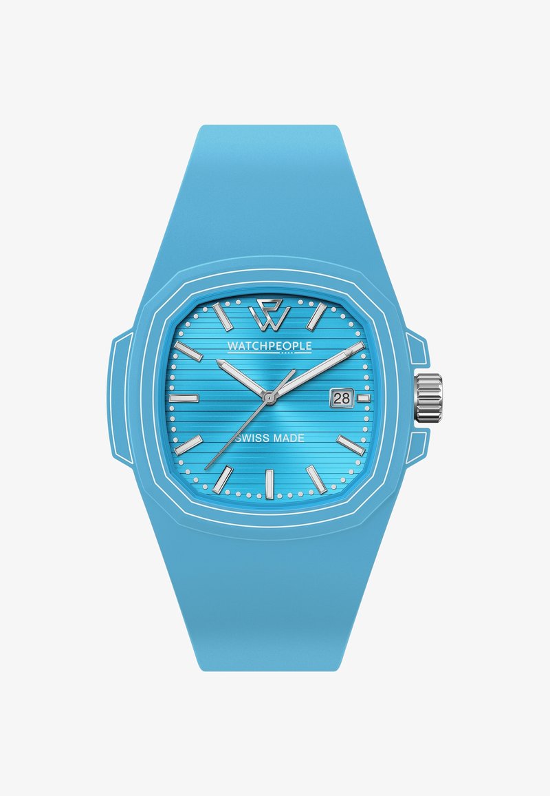 Eine blaue Silikon-Uhr mit einem achteckigen Gehäuse, einem gestreiften hellblauen Zifferblatt, silbernen Akzenten und einem Datumsfenster. Swiss made.