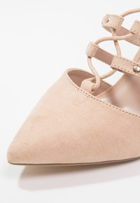 Dorothy Perkins Korolliset sandaalit - beige