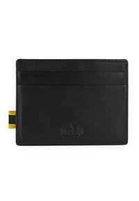 Tarjetero de cuero negro con cuatro ranuras para tarjetas y una pestaña de extracción a rayas amarillas y negras. Presenta un logo grabado de protección RFID.
