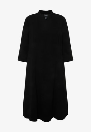 Robe noire en ligne A en tissu lisse, dotée d'un col mandarin, de manches trois-quarts et d'un ourlet festonné.