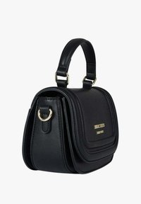 Borsa a tracolla in pelle nera con design strutturato, bordi arrotondati, manico superiore e dettagli in metallo color oro. Presenta un dettaglio con logo sulla parte anteriore.