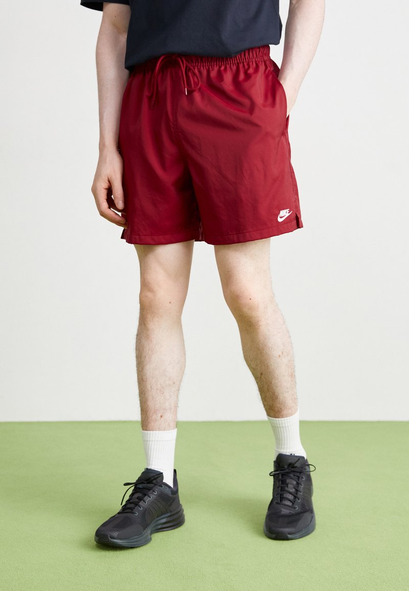 Nike Sportswear CLUB FLOW - Shorts - team red white