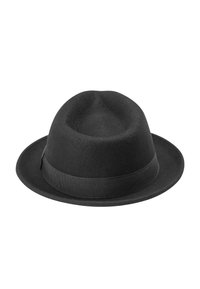 Schwarzer Filzhut im Fedora-Stil mit schmalem Bändchen. Der Hut hat eine weiche Krone und eine breite Krempe und liegt auf einem weißen Hintergrund.
