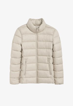 Veste rembourrée beige clair avec un col haut, une fermeture éclair à l'avant et deux poches latérales. Le tissu a une texture lisse et matelassée avec des coutures horizontales.