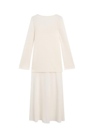 Top met lange mouwen in crèmekleur, gecombineerd met een bijpassende lange rok, beide met een eenvoudige, gladde textuur en een minimalistisch ontwerp.