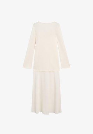 Top met lange mouwen in crèmekleur, gecombineerd met een bijpassende lange rok, beide met een eenvoudige, gladde textuur en een minimalistisch ontwerp.