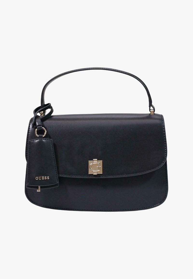 Μαύρη δερμάτινη τσάντα Guess με πάνω χερούλι, κλείσιμο με καπάκι και ορθογώνιο μεταλλικό λουκέτο με λογότυπο στο κέντρο της μπροστινής πλευράς.