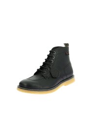 Stivaletto in pelle nera alla caviglia con punta rotonda, chiusura con lacci, suola in gomma e una suola esterna di colore tan a contrasto. Presenta un'etichetta con logo sul collare.