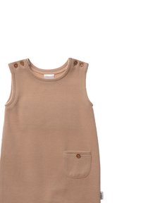 Häkelkleid ohne Ärmel in Tan mit Rippstruktur, ausgestattet mit zwei Holzknoopfen an jeder Schulter und einer Vordertasche mit passendem Knopfdetail.