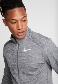 Nike Performance M NK PACER TOP HZ - Langærmet T-shirt -  grey