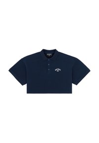 Granatowa, krótka koszulka polo wykonana z miękkiego materiału, z klasycznym kołnierzykiem, trzema guzikami i logo na lewej piersi. Krótkie rękawy.