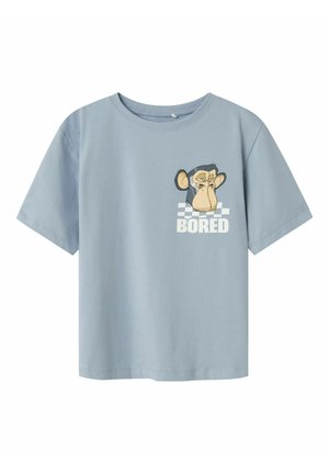 Lichtblauw katoen t-shirt met korte mouwen, met een aapgrafiek en het woord "BORED" in het wit boven een dambordpatroon.