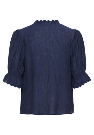 Laivastonsininen pusero, jossa on lyhyet puffy-hihat, teksturoitu kangas ja reunapitsi kauluksessa ja kalvosimissa, kuvattu takaa.