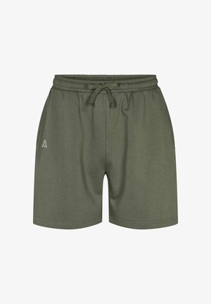 Șort verde măsliniu cu talie elastică, șnur reglabil și logo mic alb pe partea stângă din față.