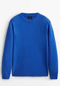 Pull en laine bleu à manches longues avec col rond côtelé, poignets et ourlet, posé à plat sur fond blanc.