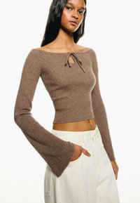 Bershka Strickpullover - dark brown