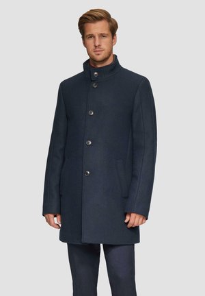 Marineblauwe wollen jas met een hoge kraag, knoopsluiting en zijzakken. Heeft een rechte snit en een gladde textuur, geschikt voor formele kleding.