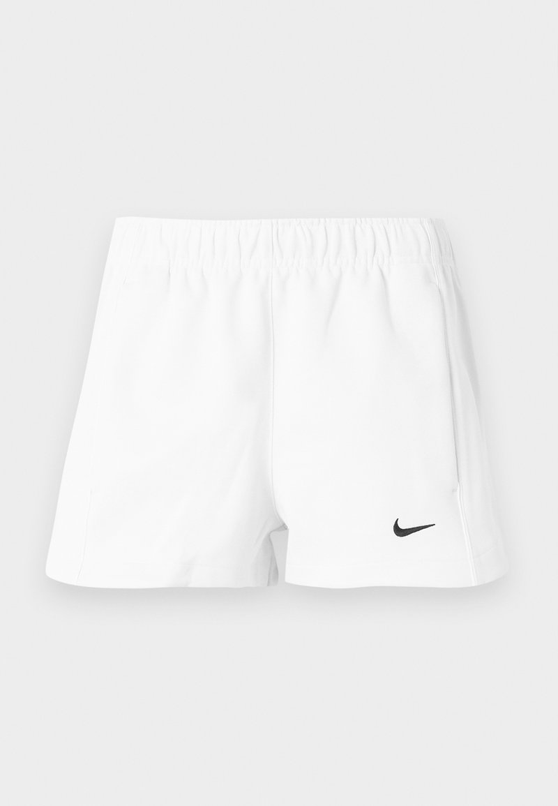 Pantalones cortos deportivos blancos con cintura elástica y bolsillos laterales, con un pequeño logo negro de Nike en la parte delantera. Textura de tela suave.