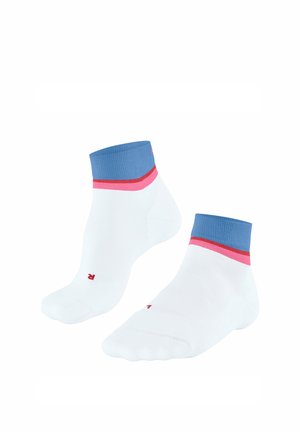 Coppia di calzini bianchi alla caviglia con bordi blu e strisce rosse e rosa sotto i bordi, etichettati con L e R per il piede sinistro e destro.