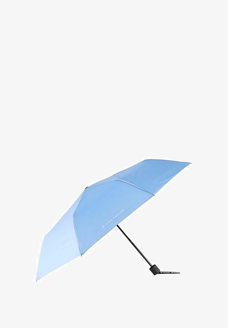 Lichtblauwe paraplu met een compact ontwerp, voorzien van een zwarte uitschuifbare handgreep en een gemarkeerd accent. Gemaakt van duurzaam stof.
