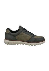 Herren-Sneaker aus dunkelgrauem Wildleder und Leder mit einer Gummisohle. Merkmale sind gestickte Akzente, kontrastierende olivfarbene Einsätze und flache Schnürsenkel.
