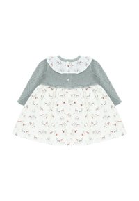 Vestido de punto gris claro con falda estampada de flores blancas, que presenta animales del bosque. Incluye un cuello con volantes y cierre de botones.