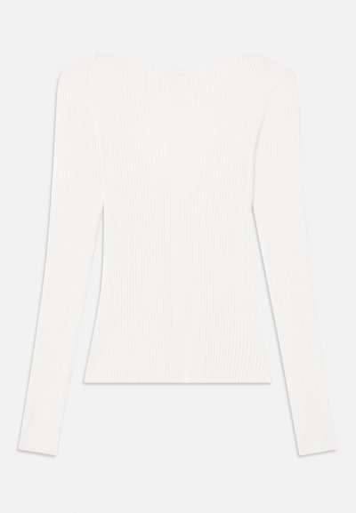 Ribbete hvit langermet topp med firkantet halsringning, med en glatt tekstur og sømdetaljer.