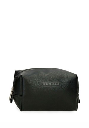Neceser rectangular negro con textura, cierre de cremallera y etiqueta "Pepe Jeans" en el centro frontal.