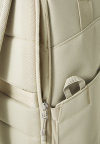 Nike Performance UNISEX khaki