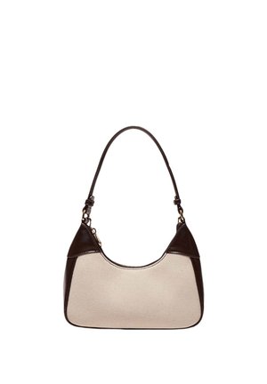 Petit sac à main beige avec garniture en cuir marron foncé, une bandoulière unique, une fermeture éclair et un corps en tissu subtilement texturé.