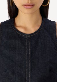 Calvin Klein Jeans COLUMN DRESS - Dongerikjole - denim rinse