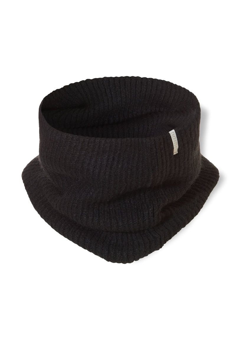 Zwarte geribbelde gebreide nekwarmer van zacht materiaal, met een gladde textuur en een dubbele ontwerp. Inclusief een merklabel aan de zijkant.