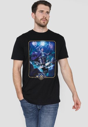 DUNGEONS DRAGONS - CLERIC KEY ART - Print T-shirt - black