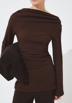 DRAPED STRUCTURED LONG SLEEVE - Blúzka - brown